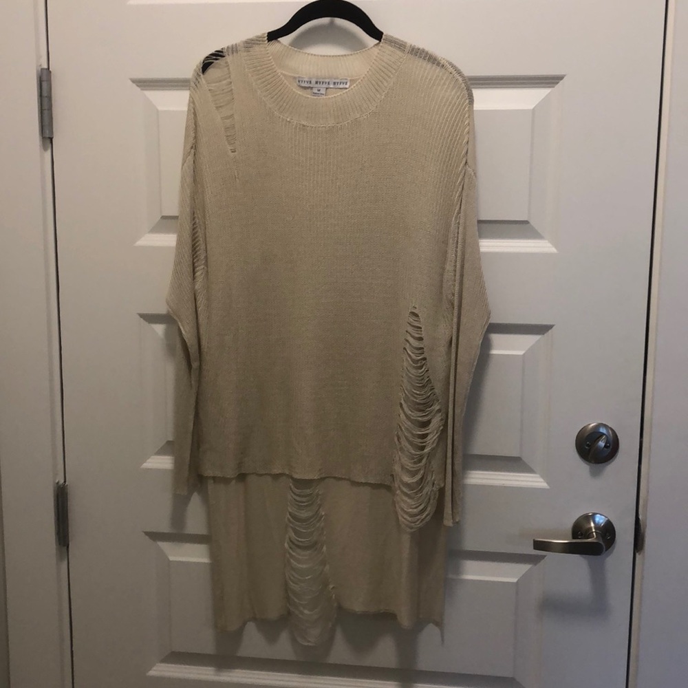 Long sleeve shredded top